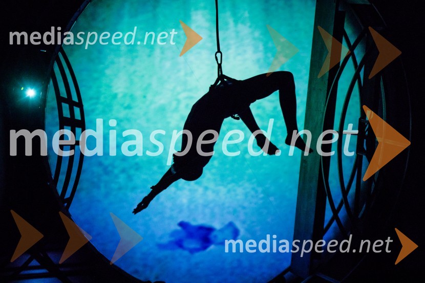 Rokova modrina, predstava Slovenskega Mladinskega gledališča