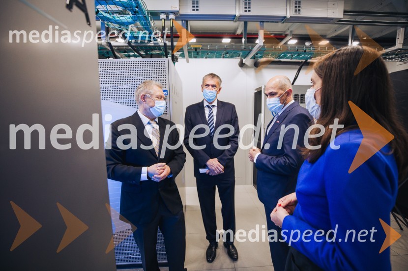  ... ; dr. Aleš Bošnjak, Fakulteta za elektrotehniko, računalništvo in informatiko;  Janez Janša, predsednik vlade RS; dr. Simona Kustec, ministrica za izobraževanje, znanost in športVega, slovenski super računalnik na IZUM-u v Mariboru