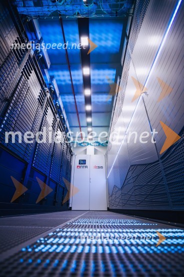 Vega, slovenski super računalnik na IZUM-u v Mariboru