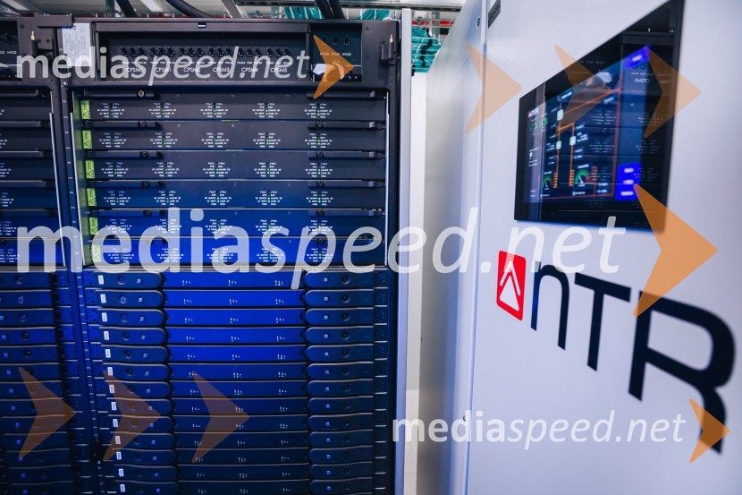 Vega, slovenski super računalnik na IZUM-u v Mariboru