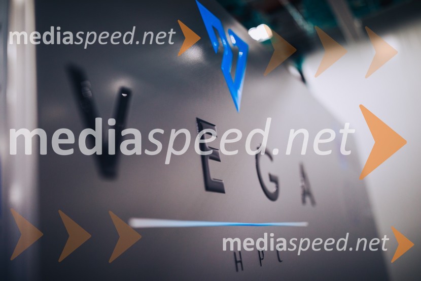 Vega, slovenski super računalnik na IZUM-u v Mariboru