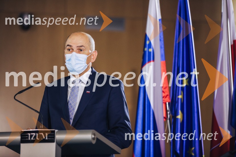  Janez Janša, predsednik vlade RSVega, slovenski super računalnik na IZUM-u v Mariboru