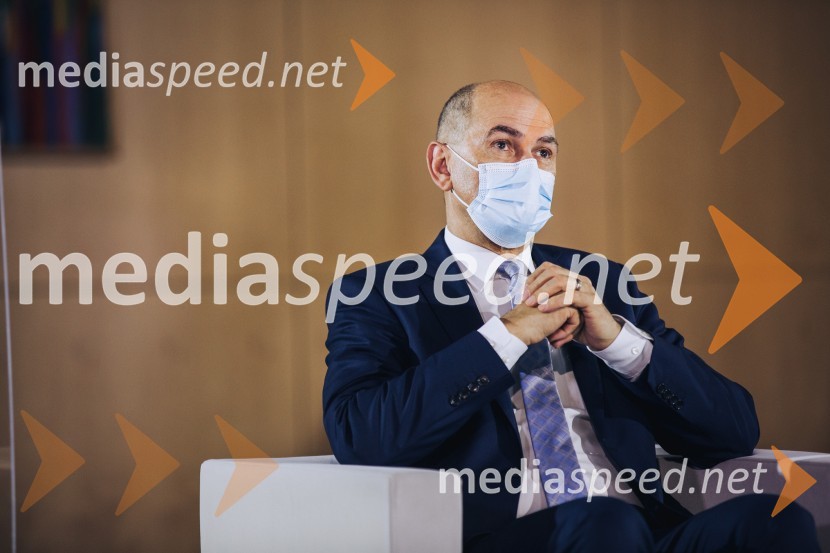  Janez Janša, predsednik vlade RSVega, slovenski super računalnik na IZUM-u v Mariboru