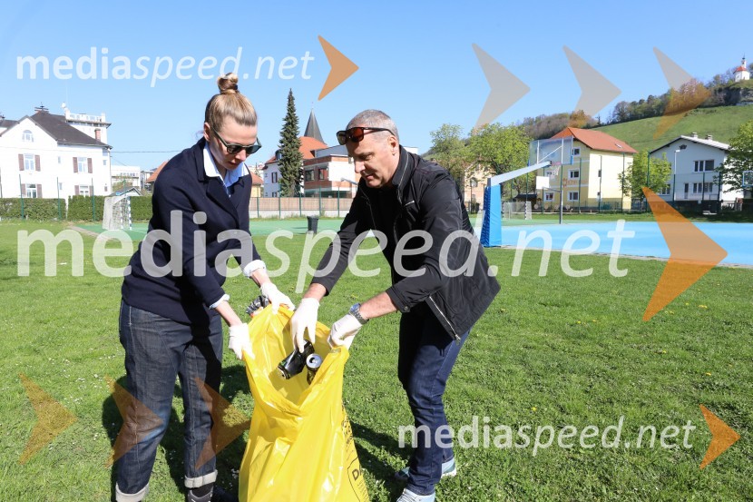 Nataša Matjašec Rošker, igralka;  Danilo Rošker, direktor SNG MariborMoji odpadki, moja skrb na levem bregu Drave