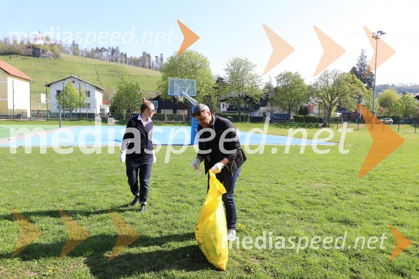  Nataša Matjašec Rošker, igralka;  Danilo Rošker, direktor SNG MariborMoji odpadki, moja skrb na levem bregu Drave