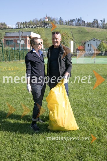  Nataša Matjašec Rošker, igralka;  Danilo Rošker, direktor SNG MariborMoji odpadki, moja skrb na levem bregu Drave