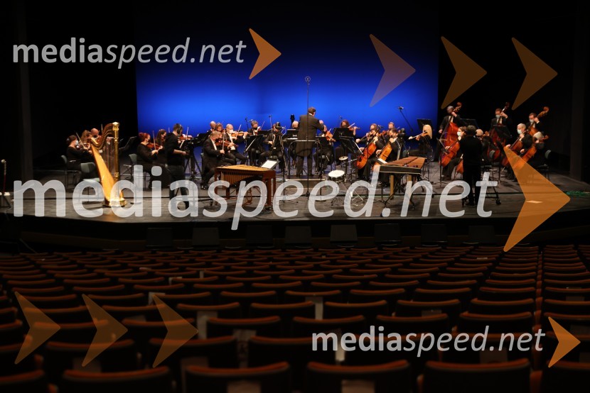 Simfonični orkester SNG MariborVesele harmonije razstavljenega orkestra