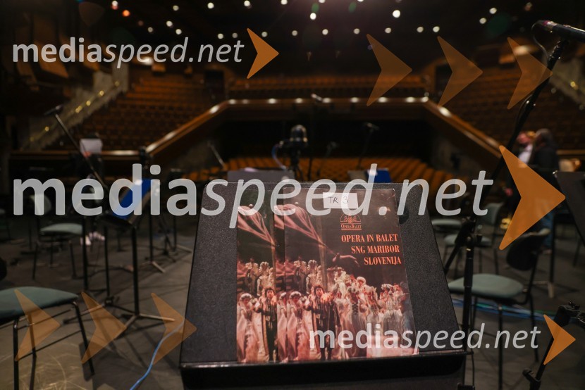 Vesele harmonije razstavljenega orkestra