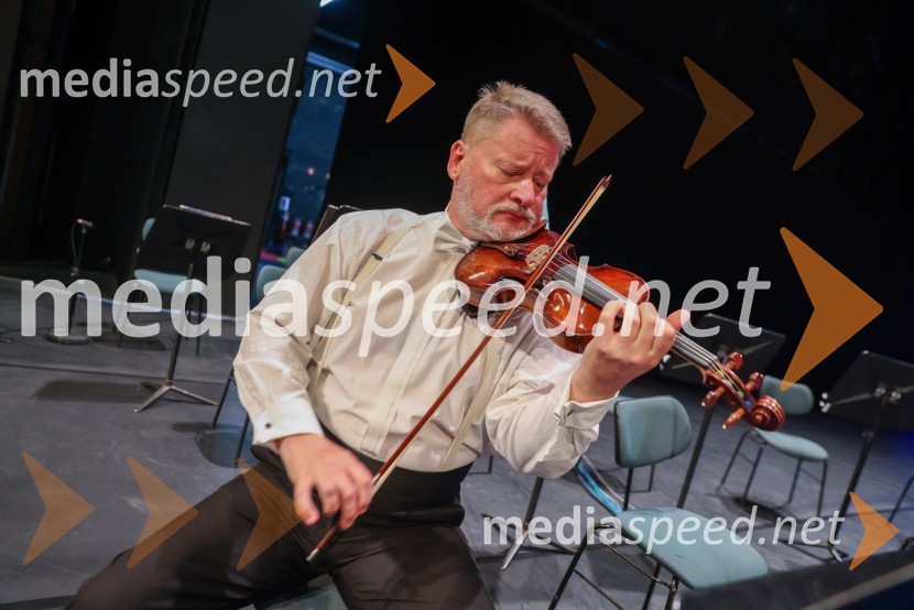  Saša Olenjuk, koncertni mojsterVesele harmonije razstavljenega orkestra