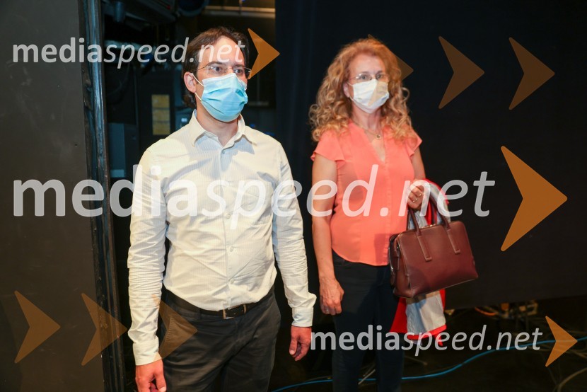  Simon Krečič, umetniški direktor Opere SNG Maribor;  ... Vesele harmonije razstavljenega orkestra