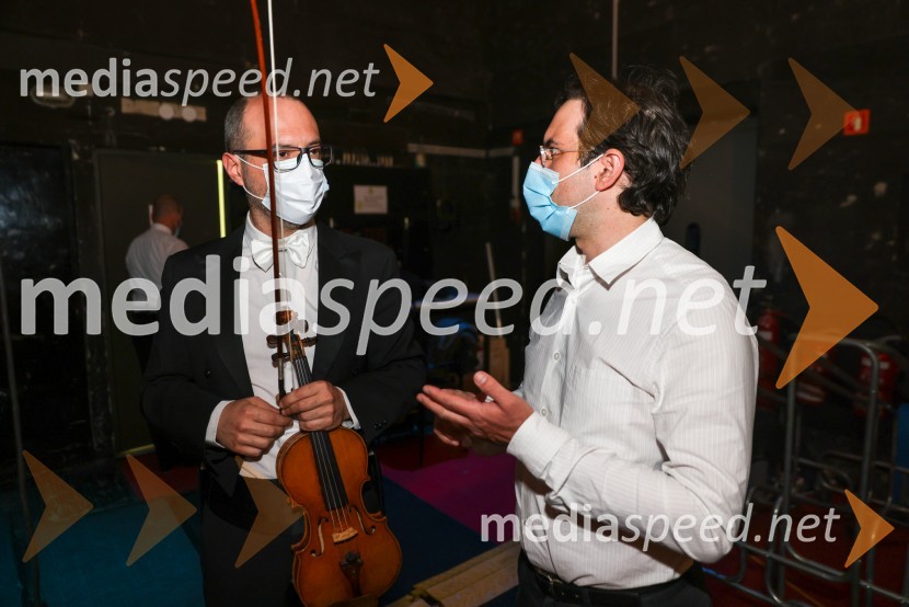  ... ;  Simon Krečič, umetniški direktor Opere SNG MariborVesele harmonije razstavljenega orkestra