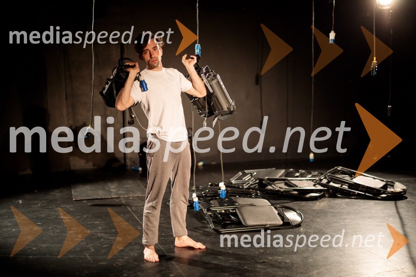  Vito Weis, igralecSlaba družba, Nova pošta, predstava Slovenskega Mladinskega gledališča