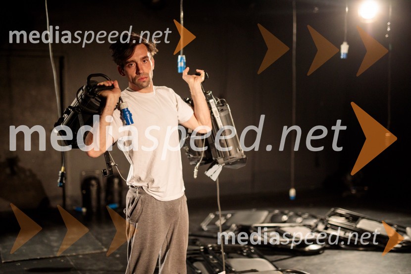  Vito Weis, igralecSlaba družba, Nova pošta, predstava Slovenskega Mladinskega gledališča