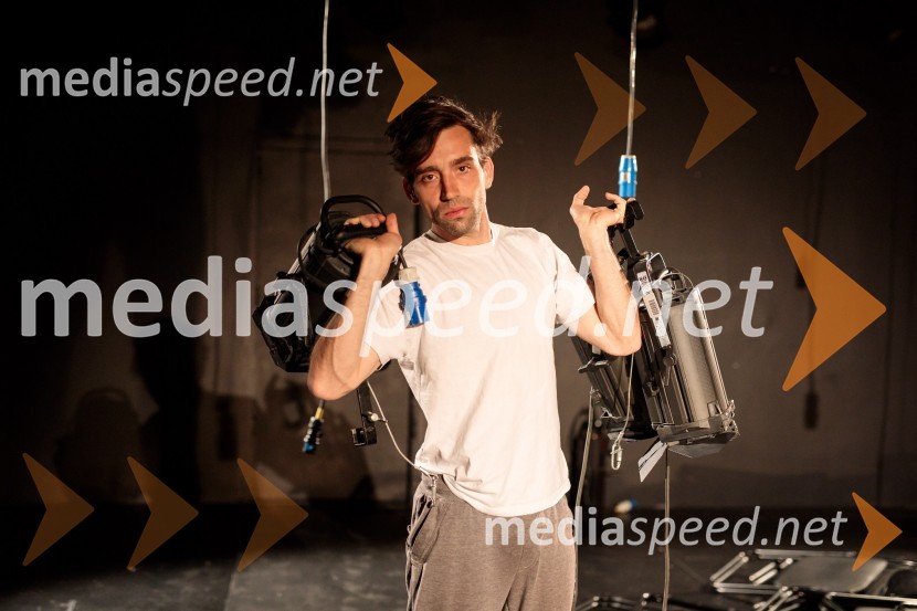  Vito Weis, igralecSlaba družba, Nova pošta, predstava Slovenskega Mladinskega gledališča