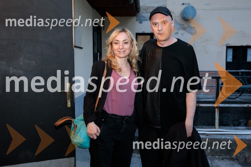  Tina Dobnik, producentka MASKA;  Goran Injac, umetniški vodja, Slovensko mladinsko gledališčeSlaba družba, Nova pošta, predstava Slovenskega Mladinskega gledališča