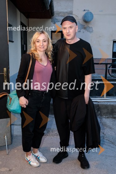  Tina Dobnik, producentka MASKA;  Goran Injac, umetniški vodja, Slovensko mladinsko gledališčeSlaba družba, Nova pošta, predstava Slovenskega Mladinskega gledališča