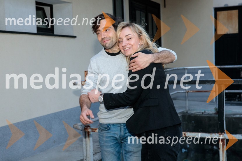  Tina Dobnik, producentka MASKASlaba družba, Nova pošta, predstava Slovenskega Mladinskega gledališča