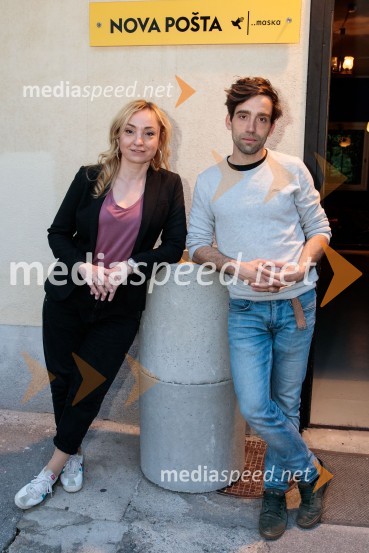  Tina Dobnik, producentka MASKA;  Vito Weis, igralecSlaba družba, Nova pošta, predstava Slovenskega Mladinskega gledališča