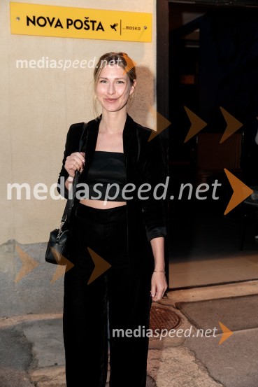  Alja Lobnik, Zavod Maska, direktoricaSlaba družba, Nova pošta, predstava Slovenskega Mladinskega gledališča