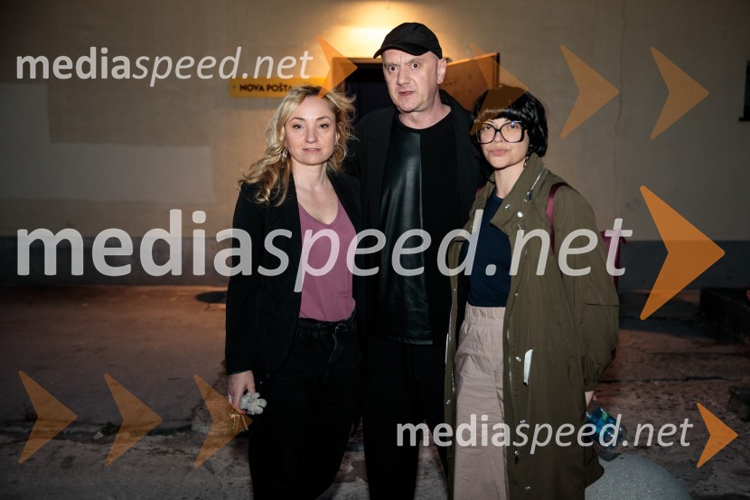  Tina Dobnik, producentka MASKA;  Goran Injac, umetniški vodja, Slovensko mladinsko gledališče;  Tina Pavlović, kostumografinjaSlaba družba, Nova pošta, predstava Slovenskega Mladinskega gledališča