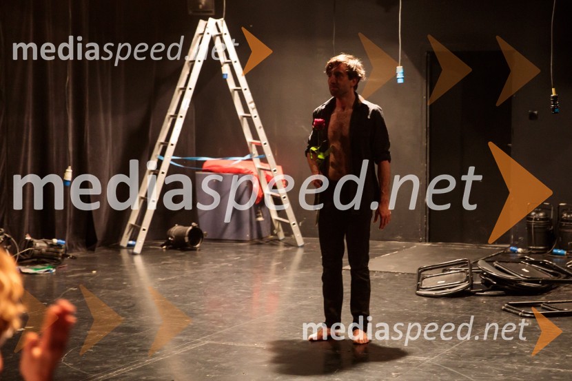  Vito Weis, igralecSlaba družba, Nova pošta, predstava Slovenskega Mladinskega gledališča