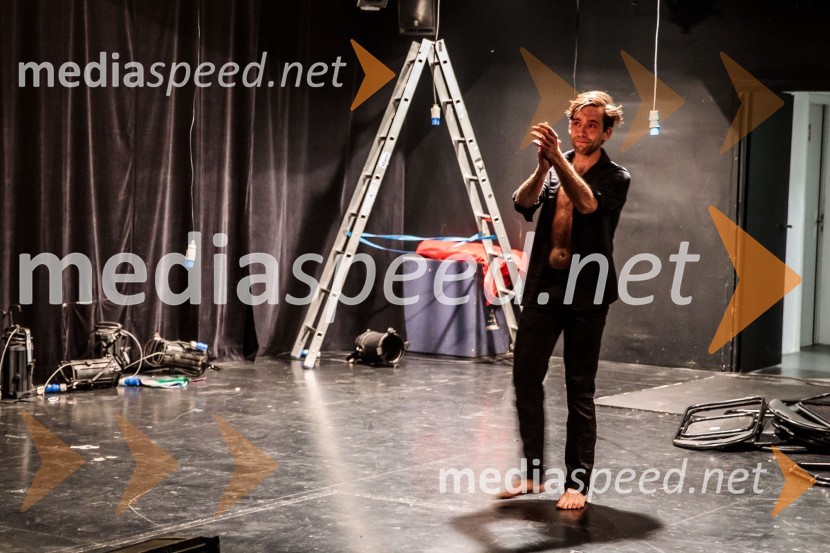  Vito Weis, igralecSlaba družba, Nova pošta, predstava Slovenskega Mladinskega gledališča