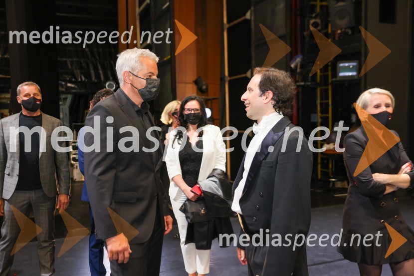  Danilo Rošker, direktor SNG Maribor;  Aleksander Saša Arsenovič, župan, Mestna občina Maribor;  Alenka Gotar, operna pevka;  Simon Krečič, umetniški direktor Opere SNG Maribor;  ... Carmina Burana, operno baletni spektakel SNG Maribor