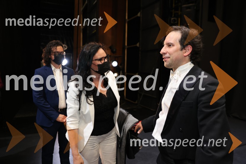  Anže Šuštar, glasbenik;  Alenka Gotar, operna pevka;  Simon Krečič, dirigent in pianistCarmina Burana, operno baletni spektakel SNG Maribor