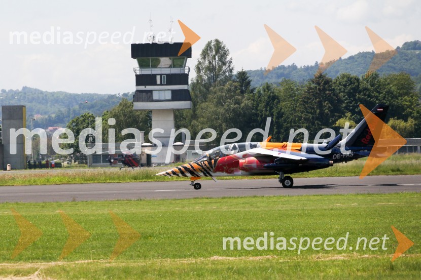 Alpha-Jet 1 / OE-FASThe Flying Bulls, trening pilotov in letal Red Bull v Mariboru