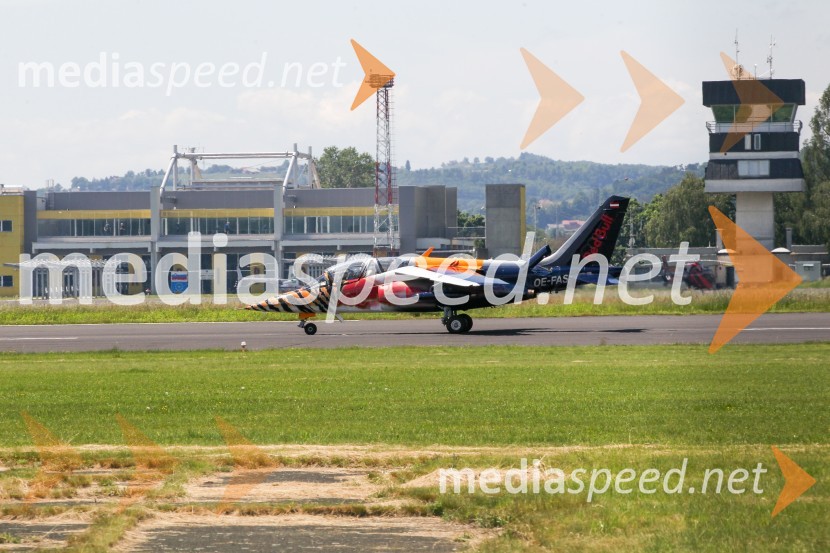 Alpha-Jet 1 / OE-FASThe Flying Bulls, trening pilotov in letal Red Bull v Mariboru