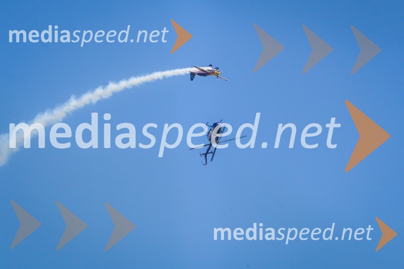 EDGE 540 / N544AR in BO-105C / D-HTDMThe Flying Bulls, trening pilotov in letal Red Bull v Mariboru