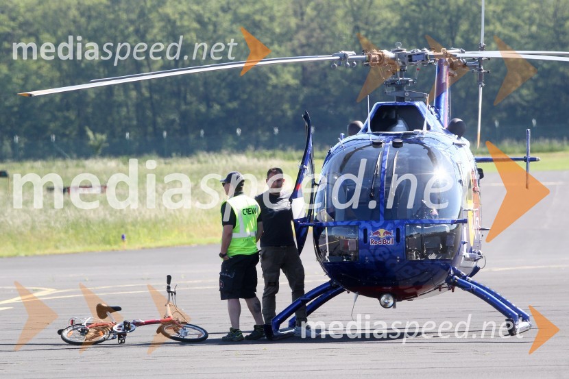 Helikopter BO-105C / D-HTDMThe Flying Bulls, trening pilotov in letal Red Bull v Mariboru