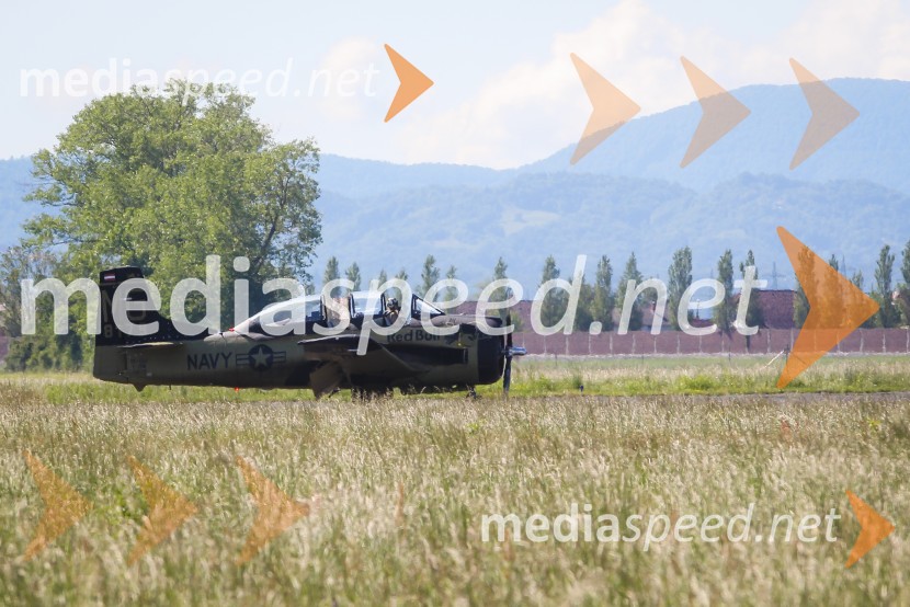 F4U Corsair / OE-EASThe Flying Bulls, trening pilotov in letal Red Bull v Mariboru