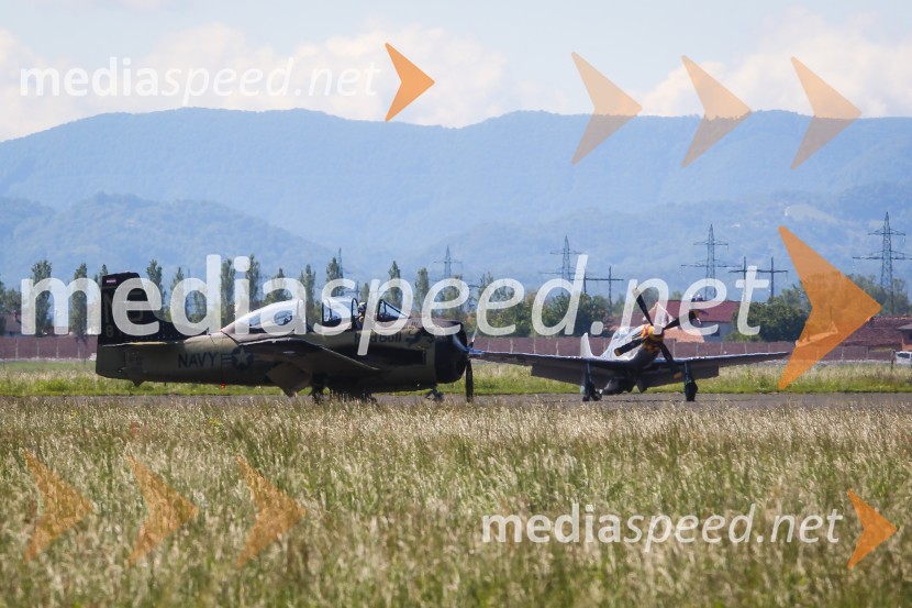 F4U Corsair / OE-EASThe Flying Bulls, trening pilotov in letal Red Bull v Mariboru