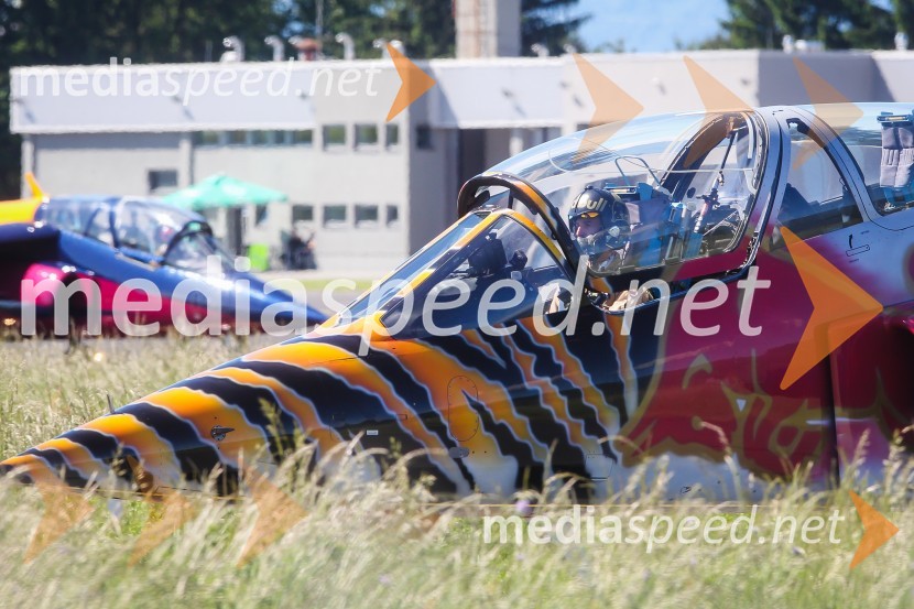 Alpha-Jet 1 / OE-FASThe Flying Bulls, trening pilotov in letal Red Bull v Mariboru