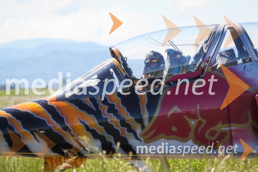 Alpha-Jet 1 / OE-FASThe Flying Bulls, trening pilotov in letal Red Bull v Mariboru