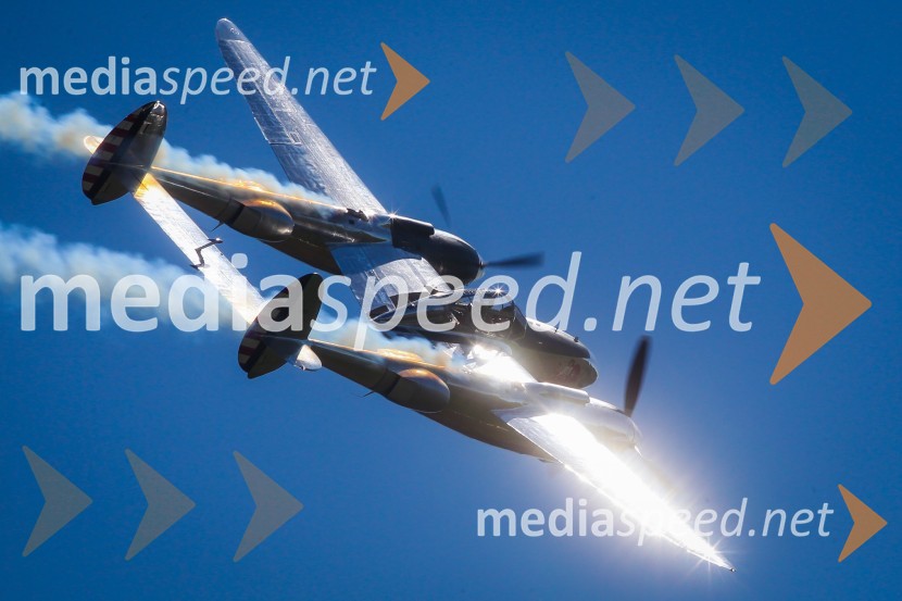 P38 Lightning / N25YThe Flying Bulls, trening pilotov in letal Red Bull v Mariboru