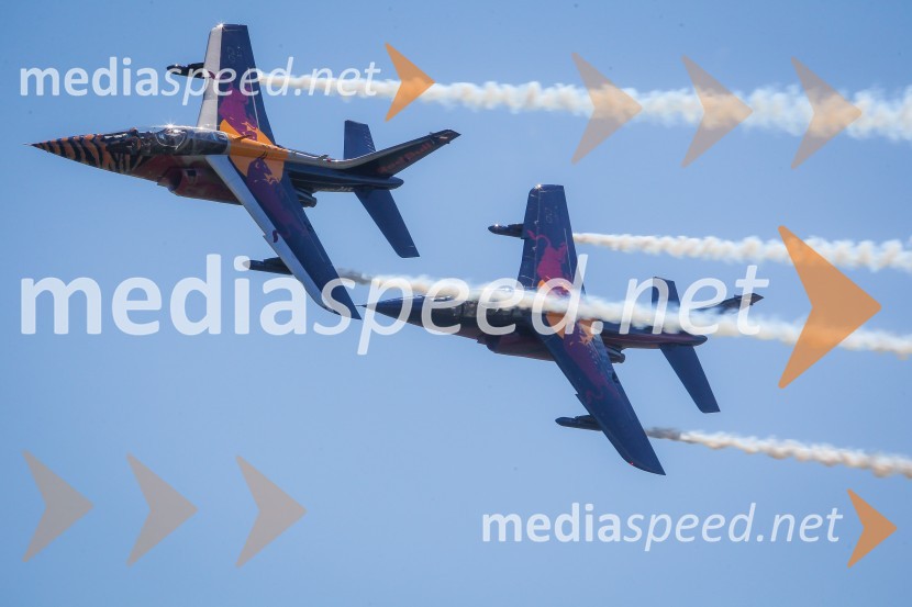Letali Alpha-Jet 1 / OE-FAS in Alpha-Jet 2 / OE-FRBThe Flying Bulls, trening pilotov in letal Red Bull v Mariboru
