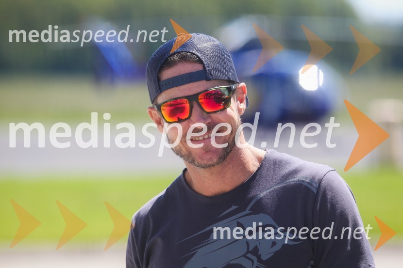  Felix Baumgartner, padalecThe Flying Bulls, trening pilotov in letal Red Bull v Mariboru