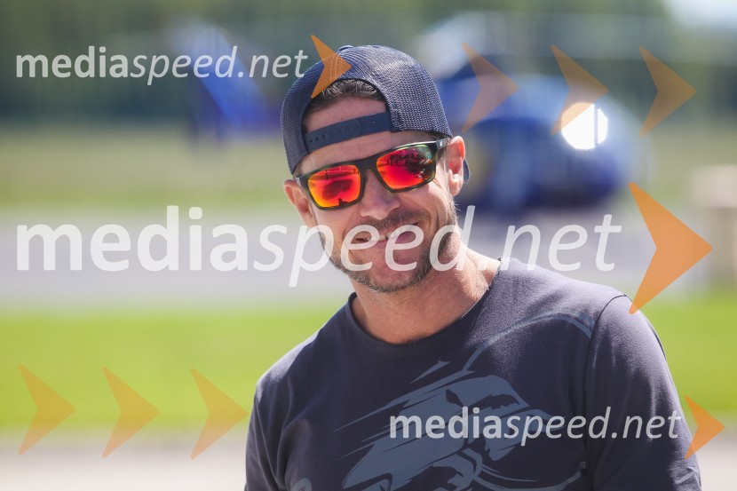  Felix Baumgartner, ekstremni padalec in akrobatski pilotThe Flying Bulls, trening pilotov in letal Red Bull v Mariboru