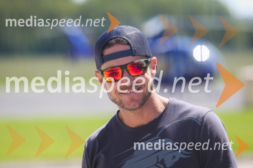  Felix Baumgartner, ekstremni padalec in akrobatski pilotThe Flying Bulls, trening pilotov in letal Red Bull v Mariboru