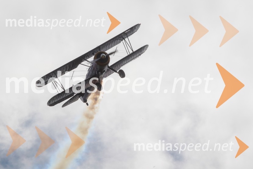 PT17 Stearman / OE-AMMThe Flying Bulls, trening pilotov in letal Red Bull v Mariboru