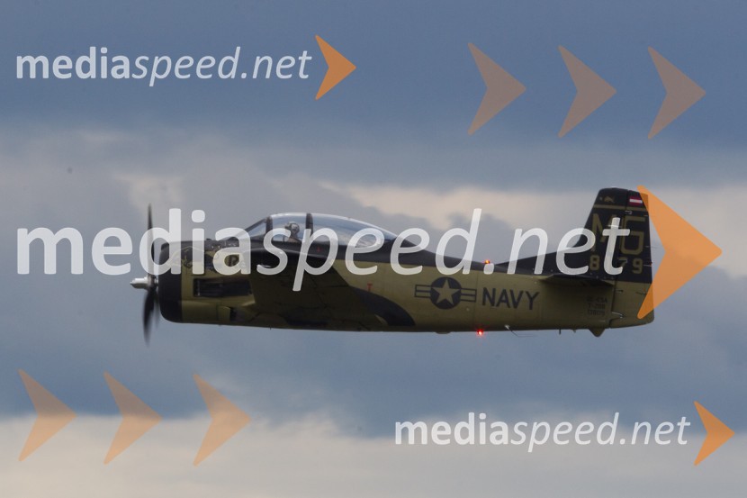 T28 Trojan / OE-ESAThe Flying Bulls, trening pilotov in letal Red Bull v Mariboru