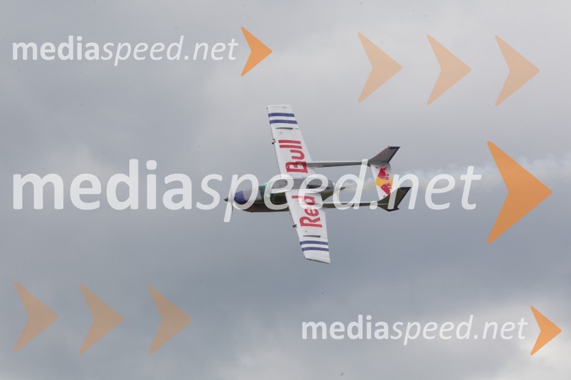 Cessna C337 PushPull / N991DMThe Flying Bulls, trening pilotov in letal Red Bull v Mariboru
