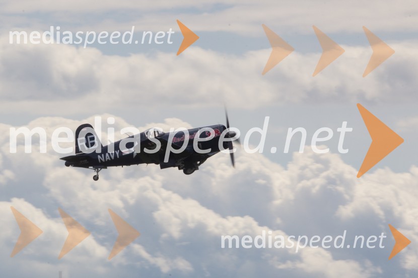 F4U Corsair / OE-EASThe Flying Bulls, trening pilotov in letal Red Bull v Mariboru