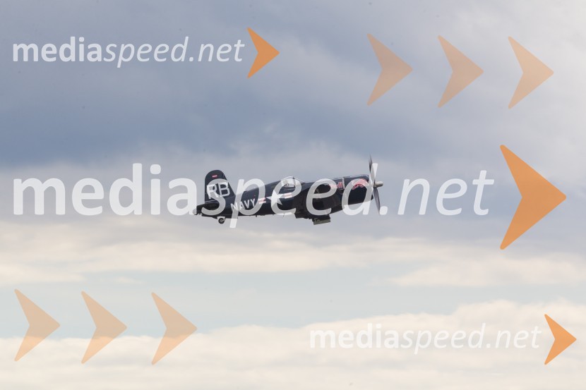 F4U Corsair / OE-EASThe Flying Bulls, trening pilotov in letal Red Bull v Mariboru