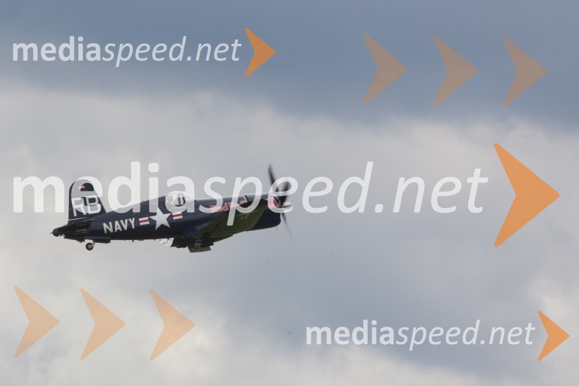 F4U Corsair / OE-EASThe Flying Bulls, trening pilotov in letal Red Bull v Mariboru