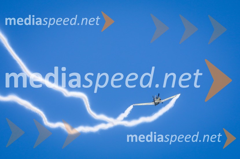 F4U Corsair / OE-EASThe Flying Bulls, trening pilotov in letal Red Bull v Mariboru