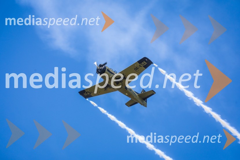 F4U Corsair / OE-EASThe Flying Bulls, trening pilotov in letal Red Bull v Mariboru