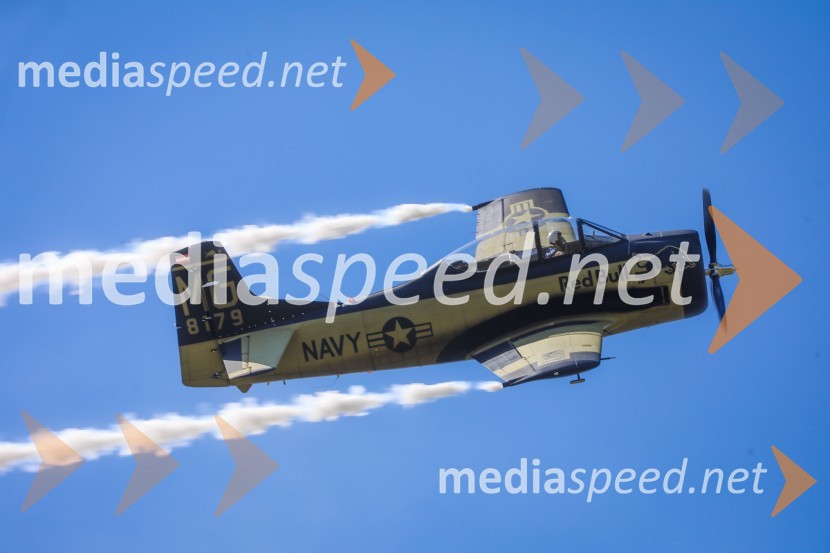 F4U Corsair / OE-EASThe Flying Bulls, trening pilotov in letal Red Bull v Mariboru